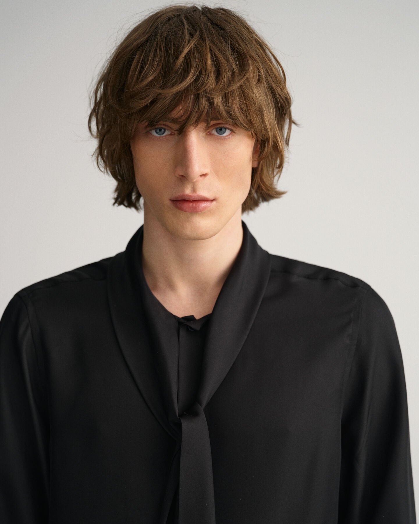 Slim Fit Einfarbiges Hemd mit Schluppe