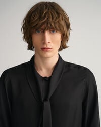 Slim Fit Einfarbiges Hemd mit Schluppe