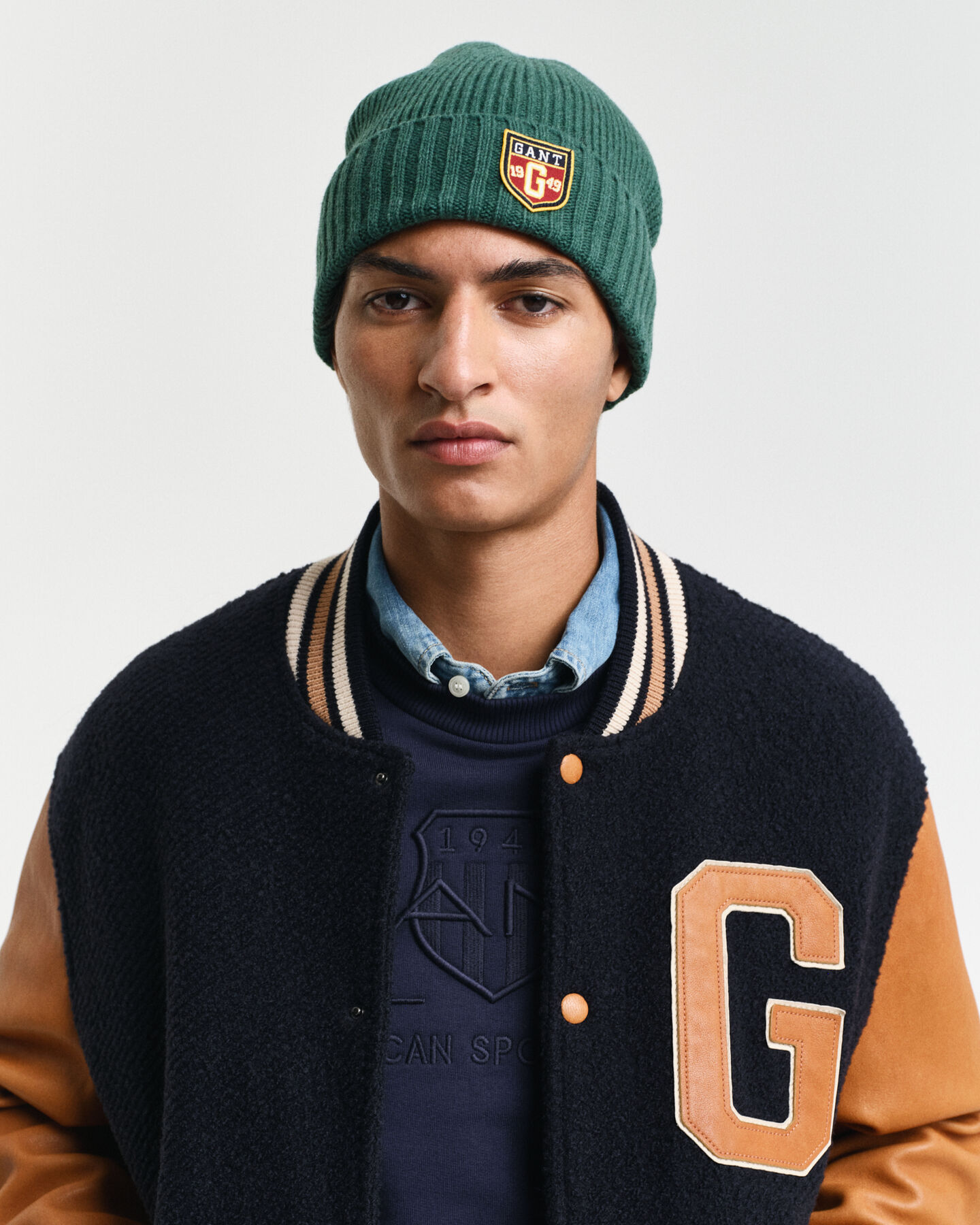 Woll Beanie mit Badge