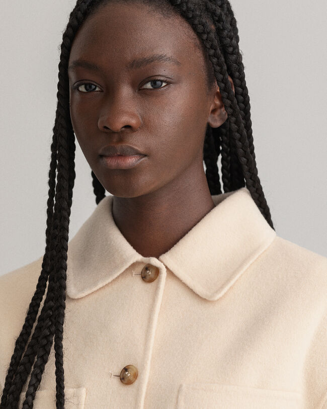 Handbestickte Hemdjacke