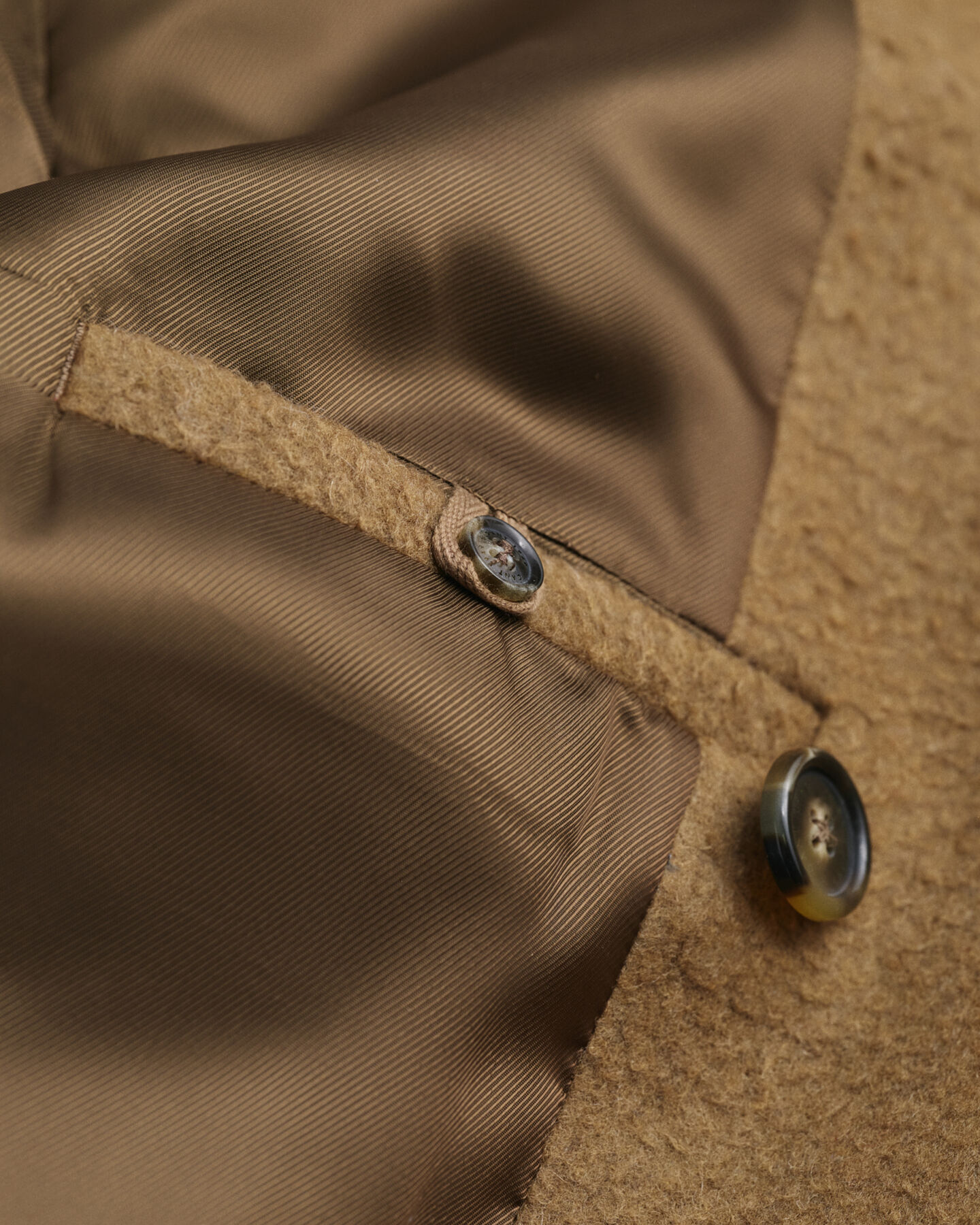 Zweireihiger Wollmantel