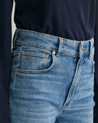 Jeans mit ausgestelltem Bein