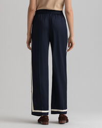 Pull-On Hose aus Satin