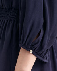 Kleid mit U-Boot-Ausschnitt