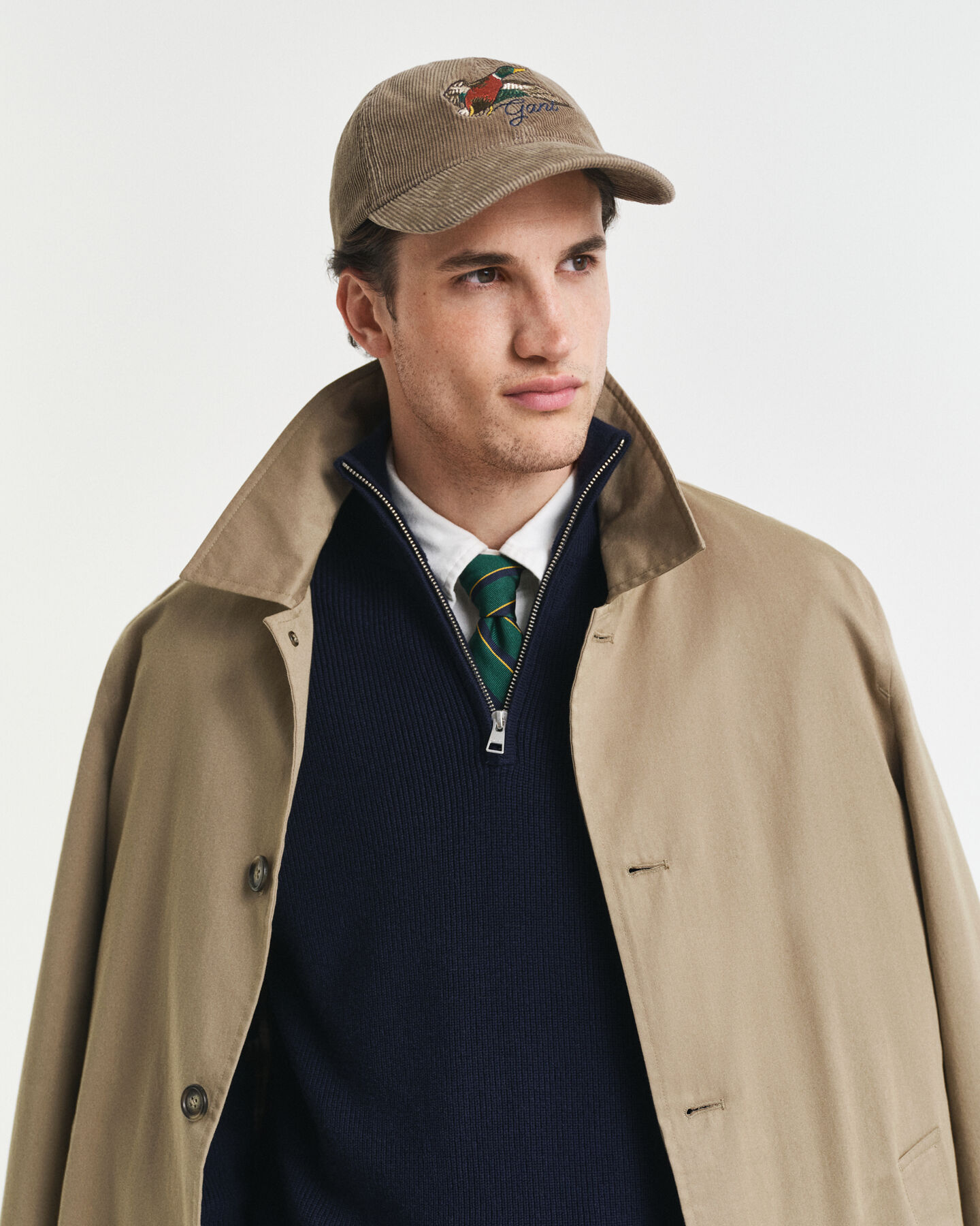 Gewaschenes Cap aus Cord mit Stickerei