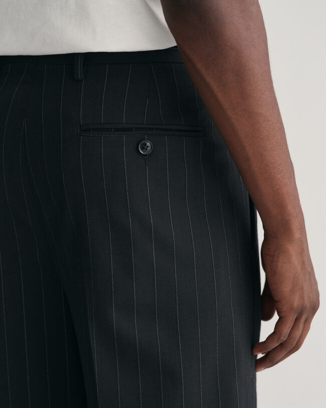Anzughose mit Nadelstreifen und Bundfalten