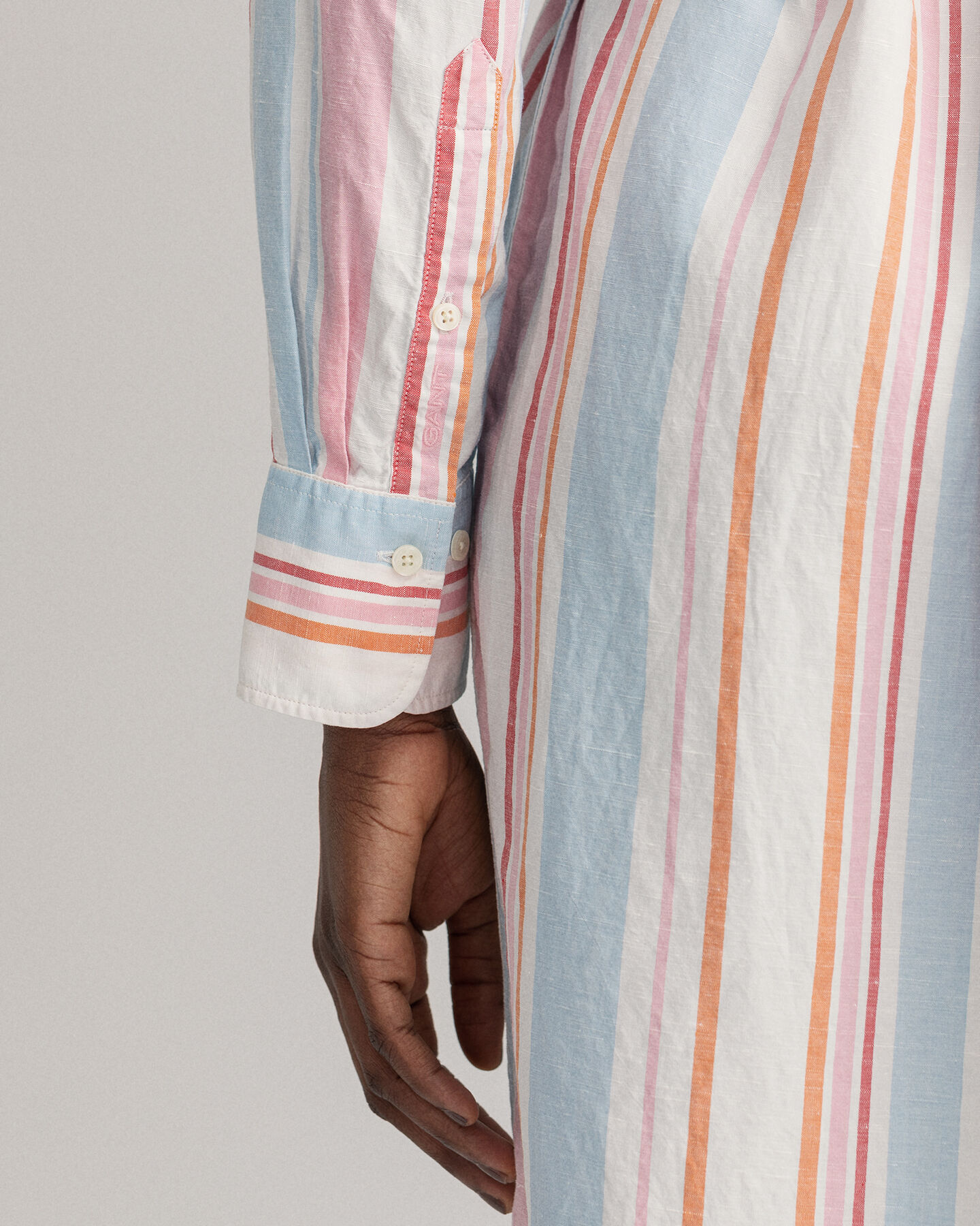 Bunt gestreiftes Hemdblusenkleid