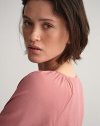 Kleid mit U-Boot-Ausschnitt