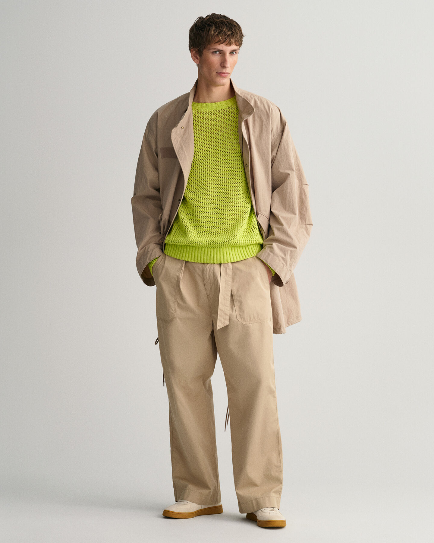 Rundhalspullover mit offenmaschiger Struktur