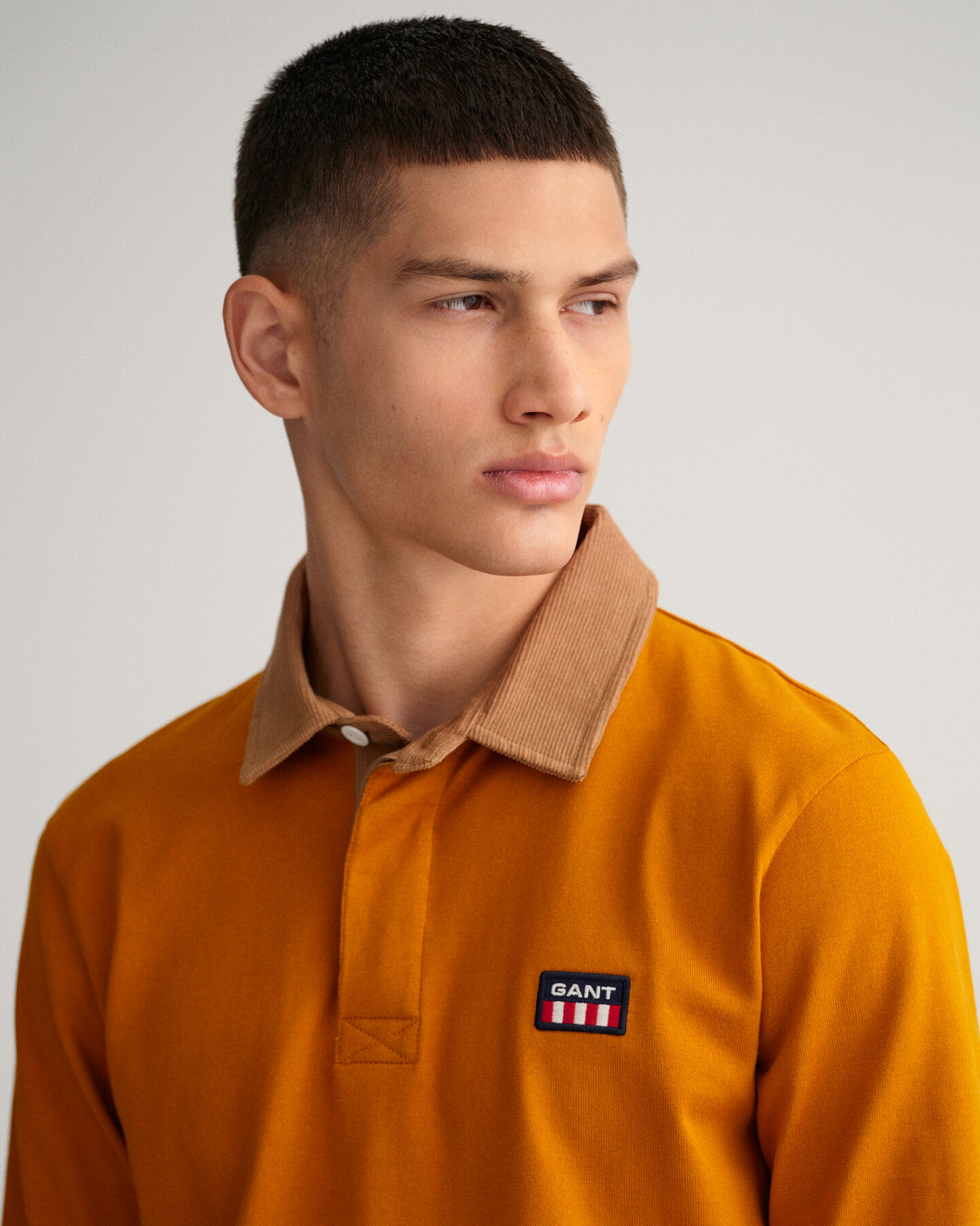 Heavy Rugger mit Cord-Kragen