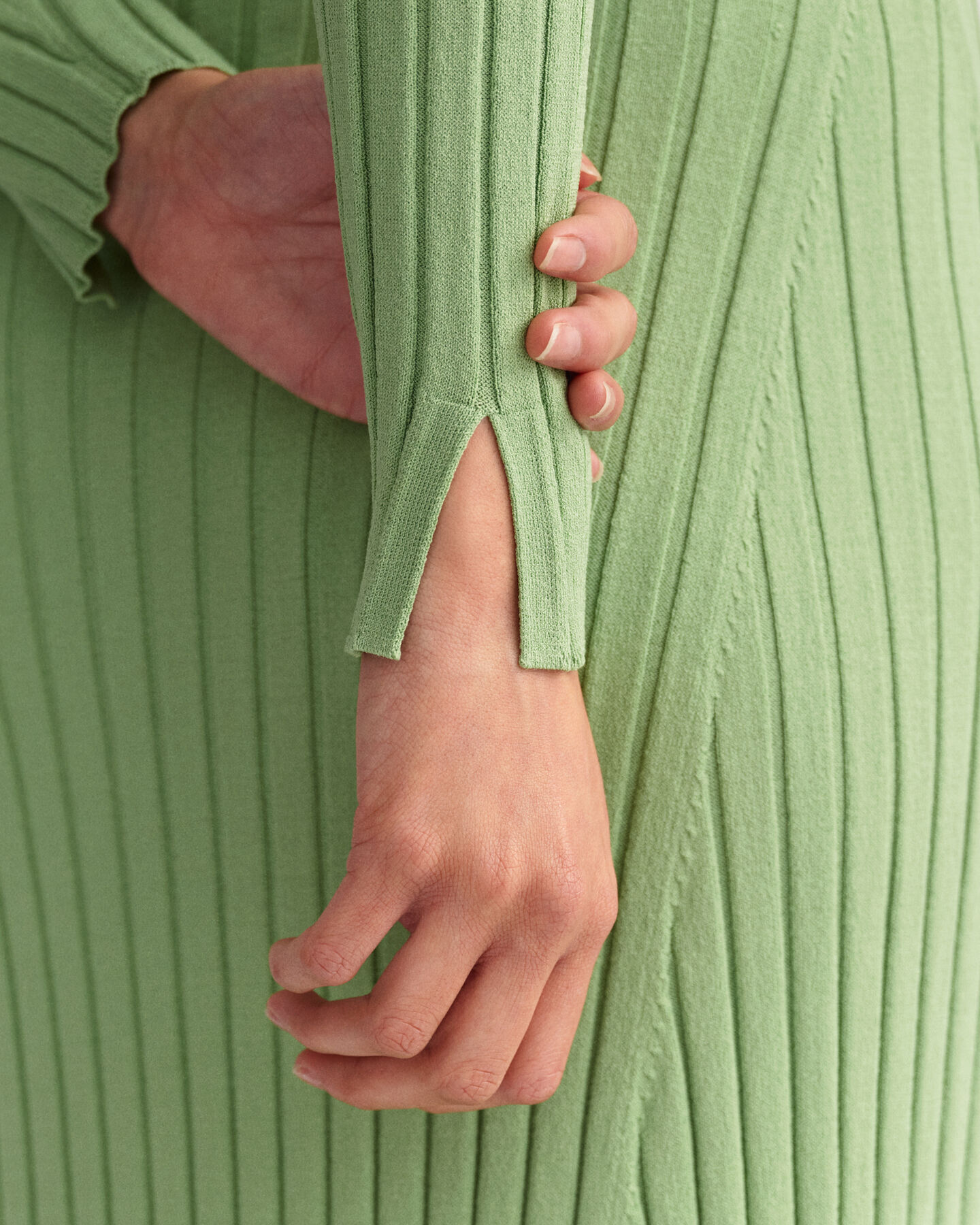 Geripptes Rundhalskleid