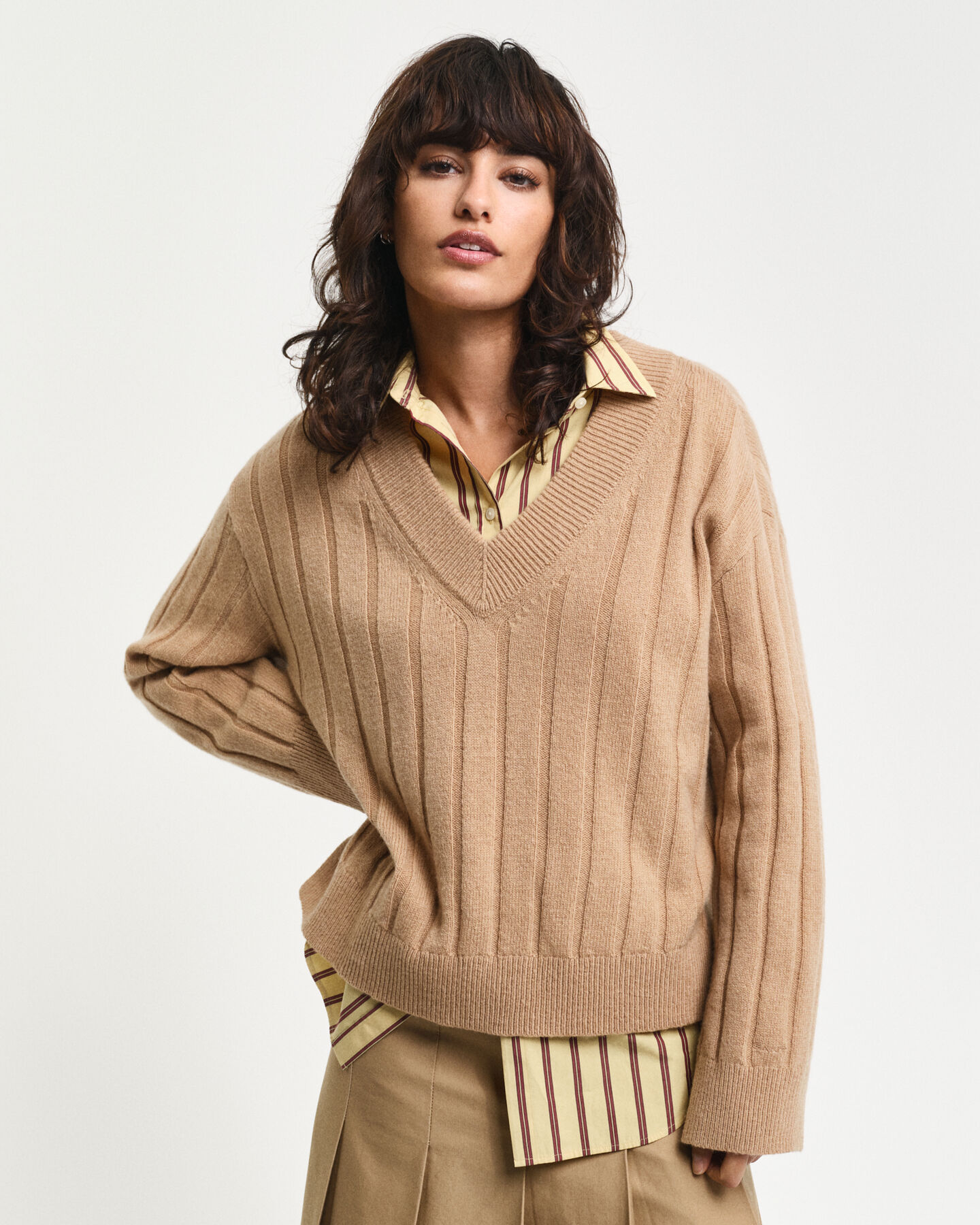 Breit gerippter V-Neck Wollpullover