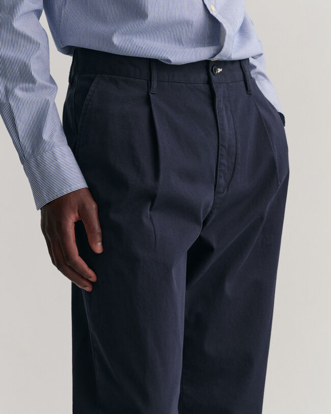 Slim Fit Twill-Chinohose mit Falten