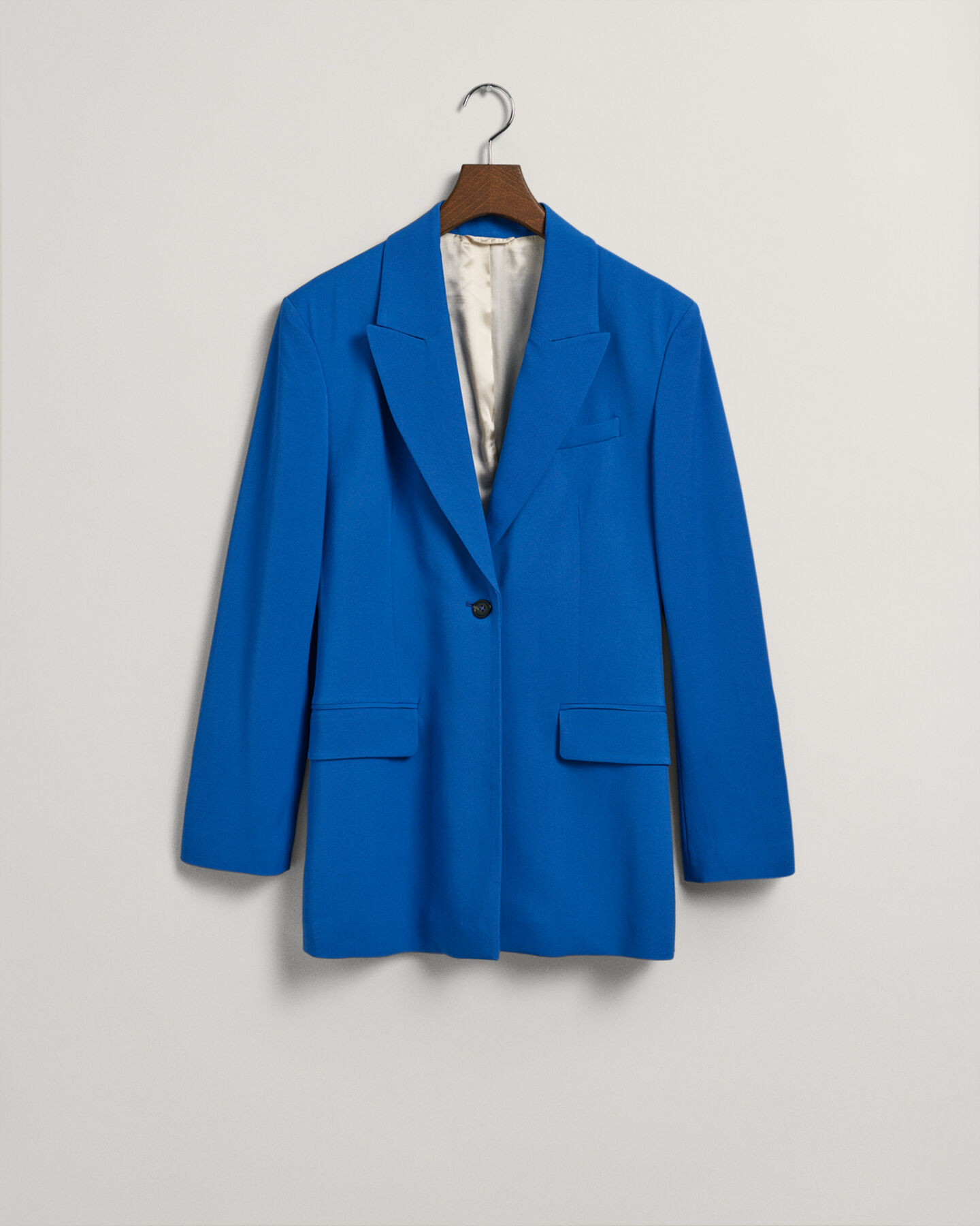 Taillierter Blazer mit breiten Schultern