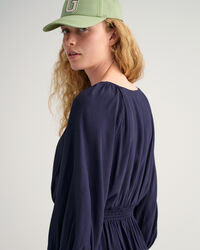 Kleid mit U-Boot-Ausschnitt