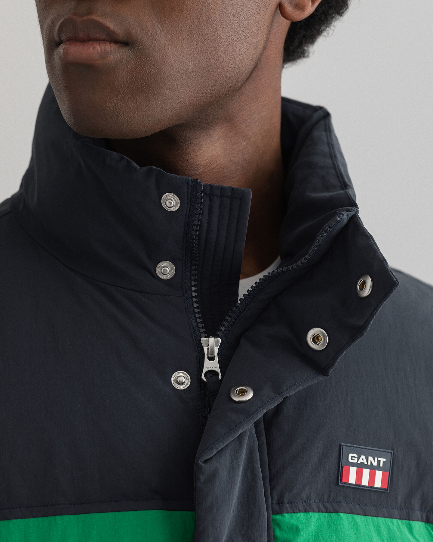 Steppweste im Blockfarbendesign