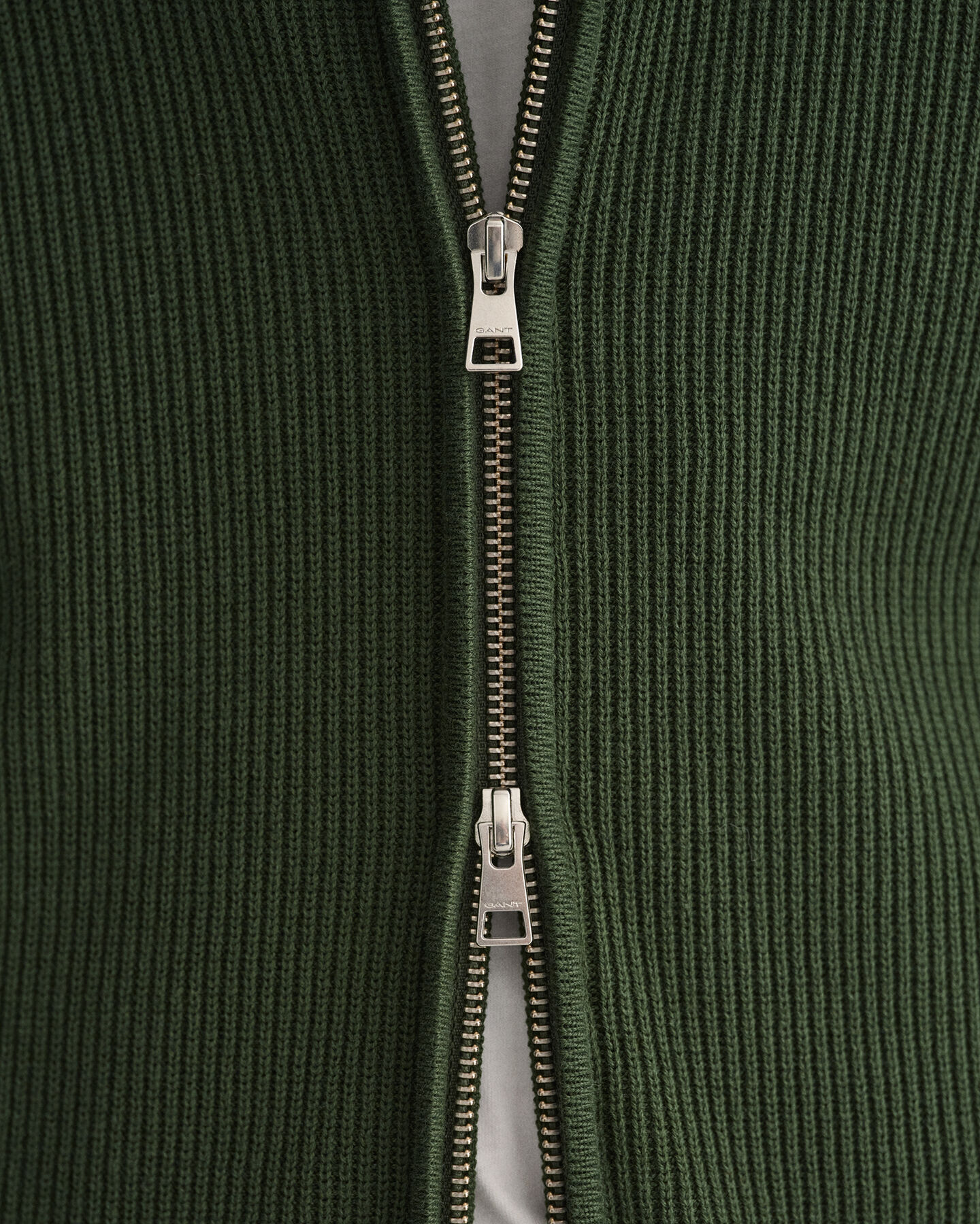 Strickjacke mit gerippter Struktur