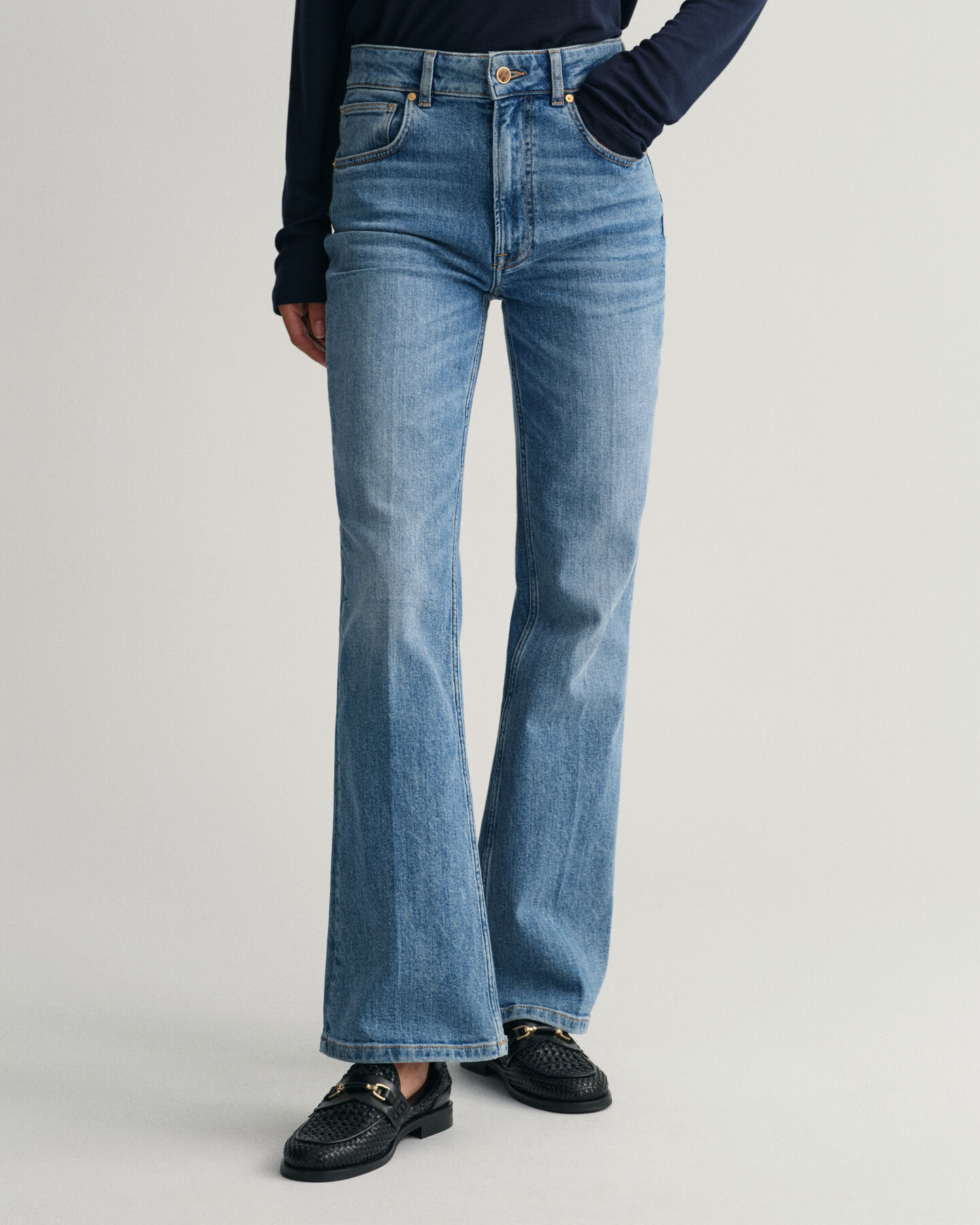 Jeans mit ausgestelltem Bein