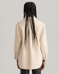 Handbestickte Hemdjacke