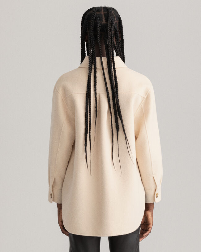 Handbestickte Hemdjacke