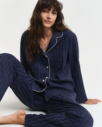 Gestreifter Schlafanzug in Geschenkbox