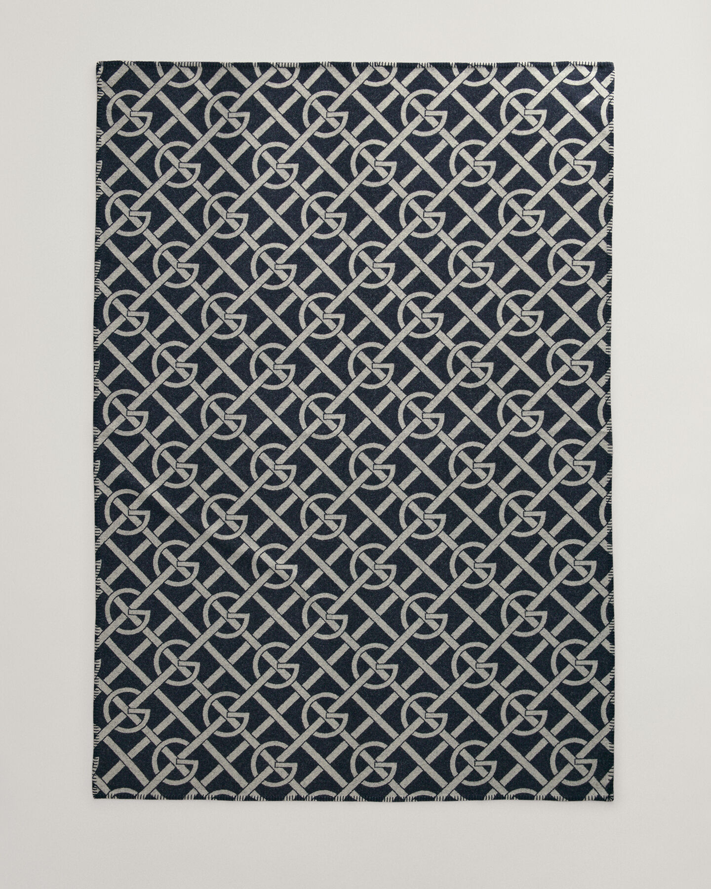 G Patterned Decke