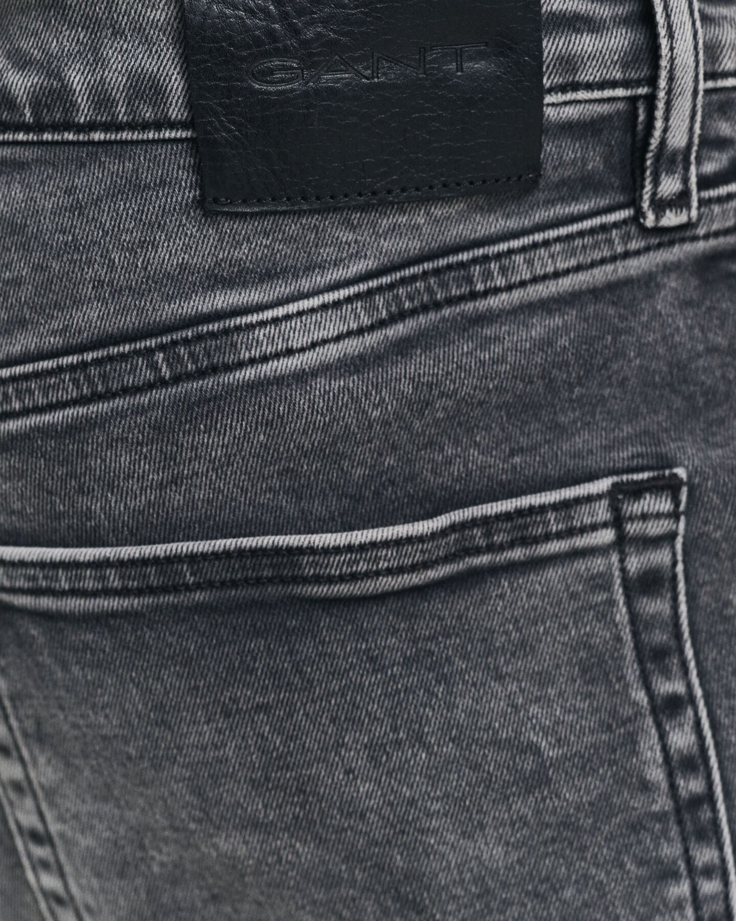 Slim Fit Jeans mit schwarzer Waschung