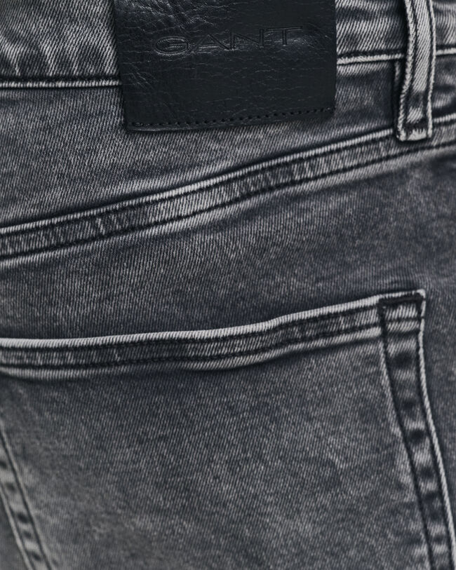 Slim Fit Jeans mit schwarzer Waschung