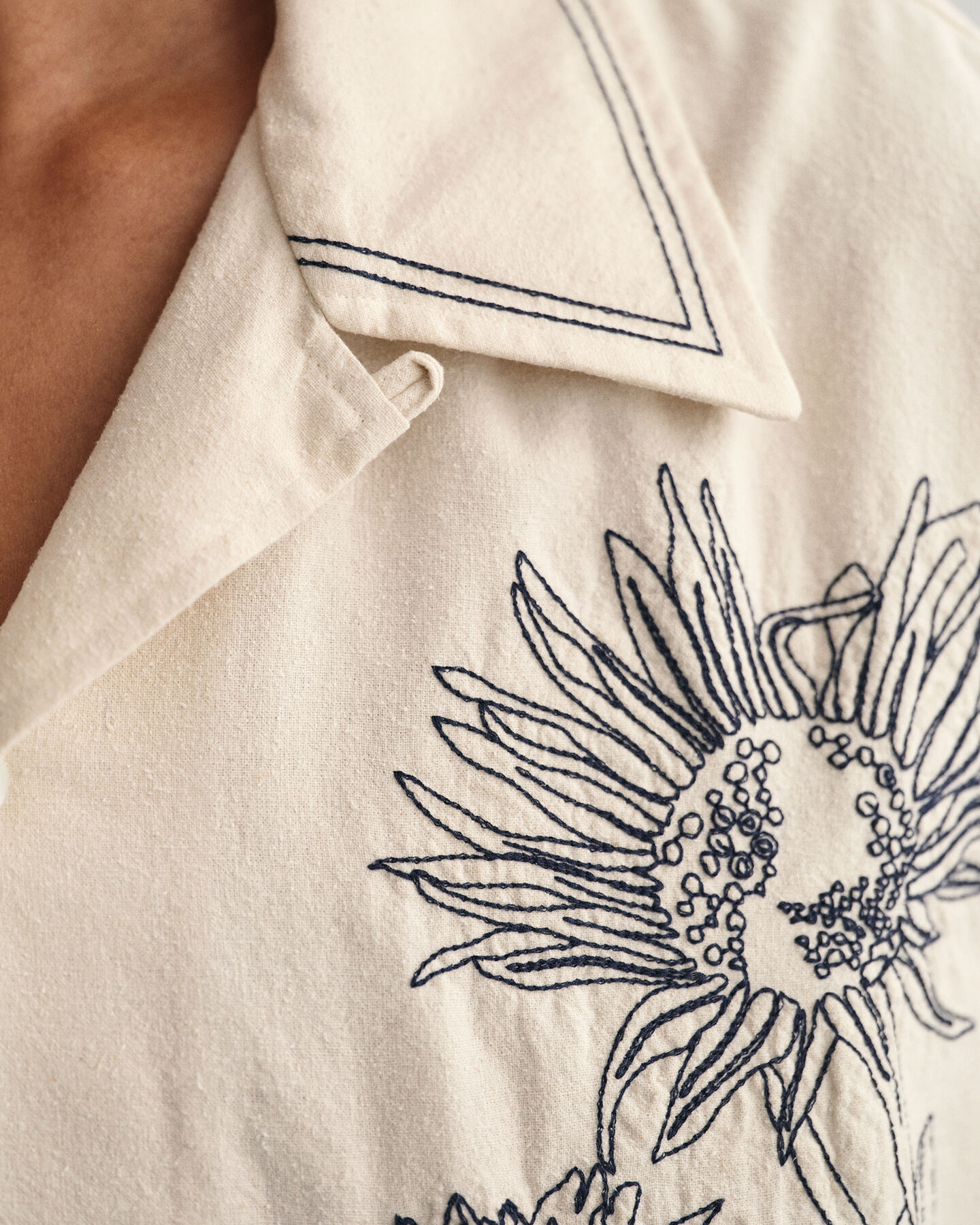 Oversized Kurzarmhemd mit Stickerei