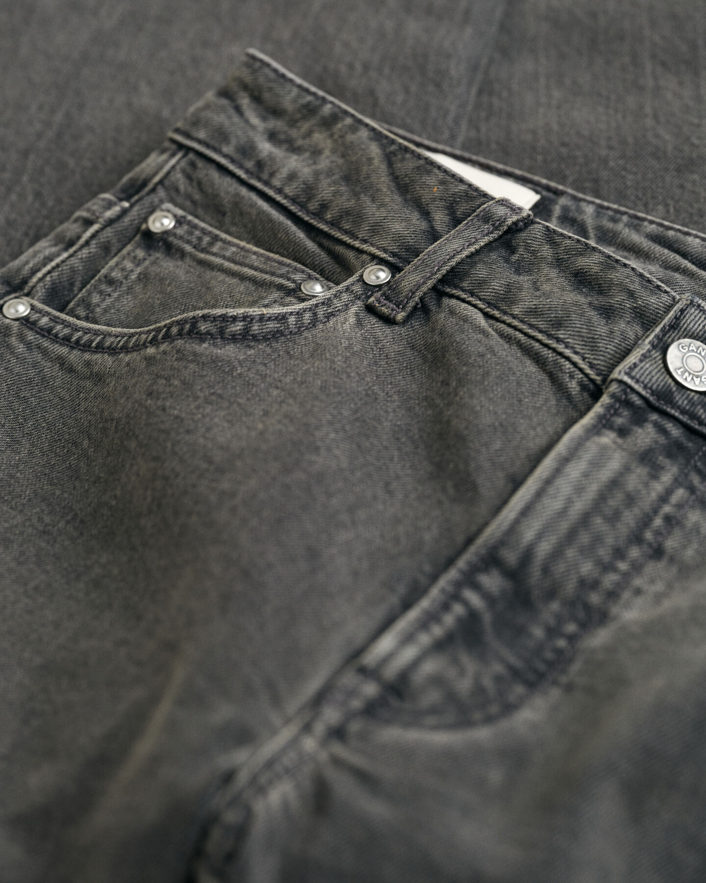 Verkürzte Jeans mit geradem Bein