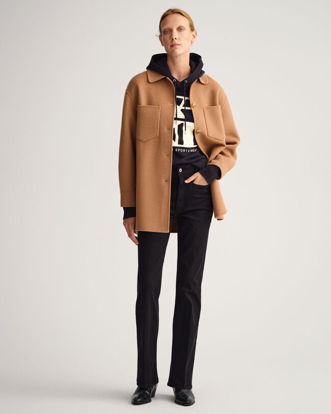 Handbestickte Hemdjacke