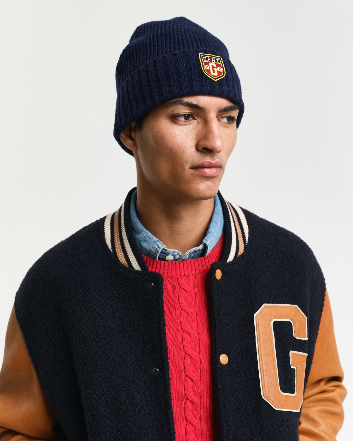 Woll Beanie mit Badge