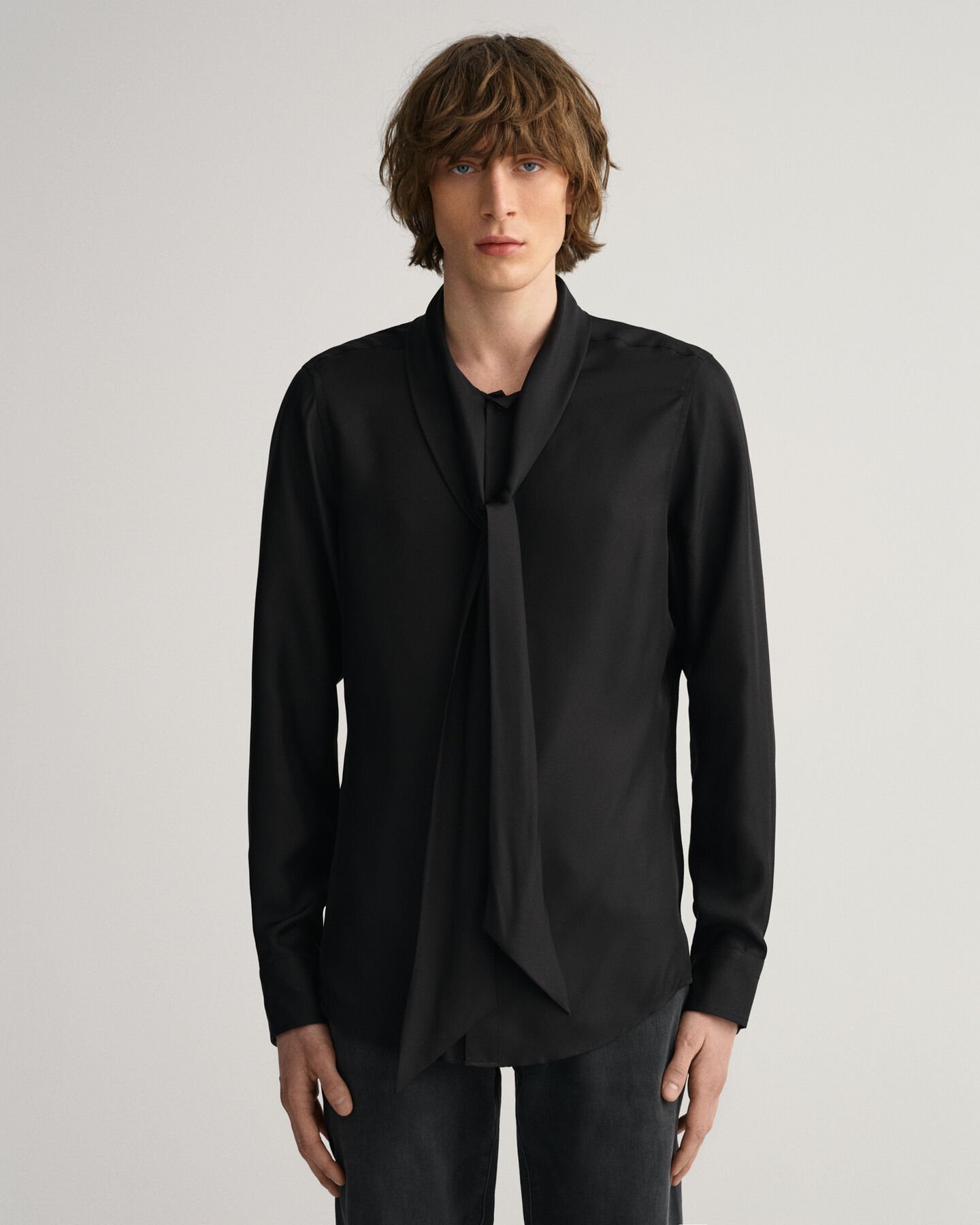 Slim Fit Einfarbiges Hemd mit Schluppe