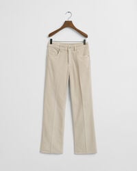 Cordjeans mit ausgestelltem Bein