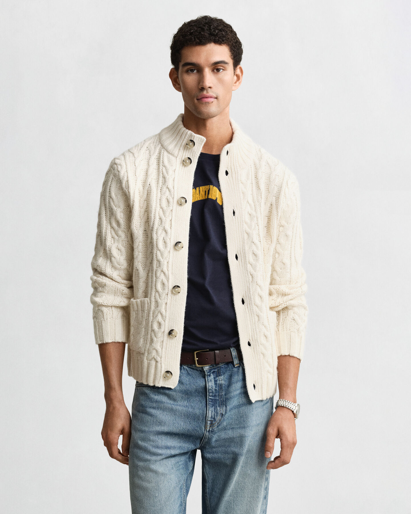 Strickjacke mit Zopfmuster