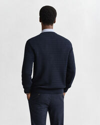 Rundhalspullover mit Mini-Zopfmuster