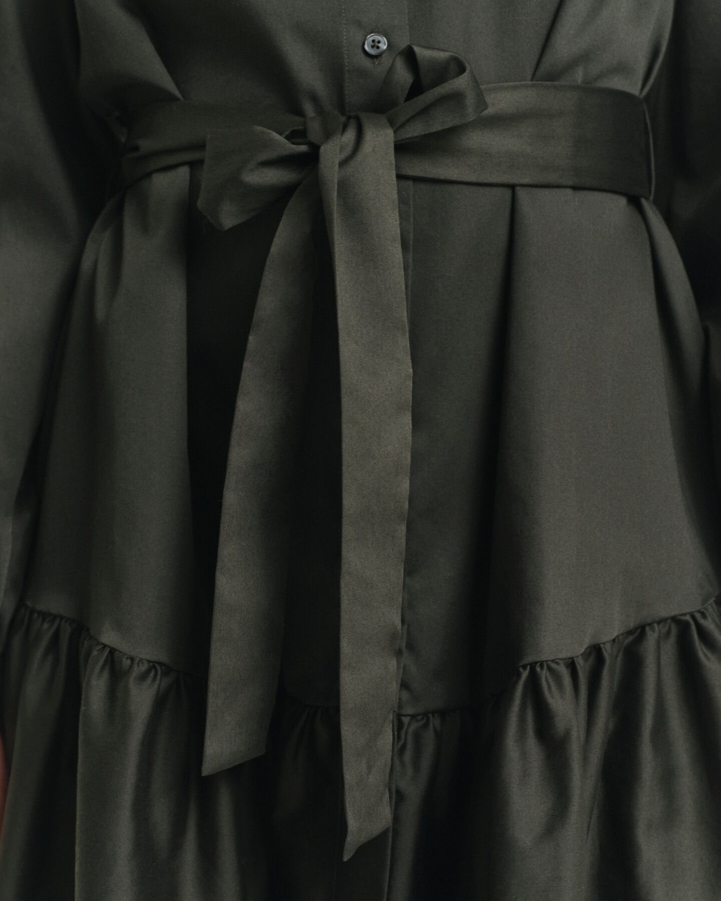 Langärmeliges Kleid aus Baumwollsatin