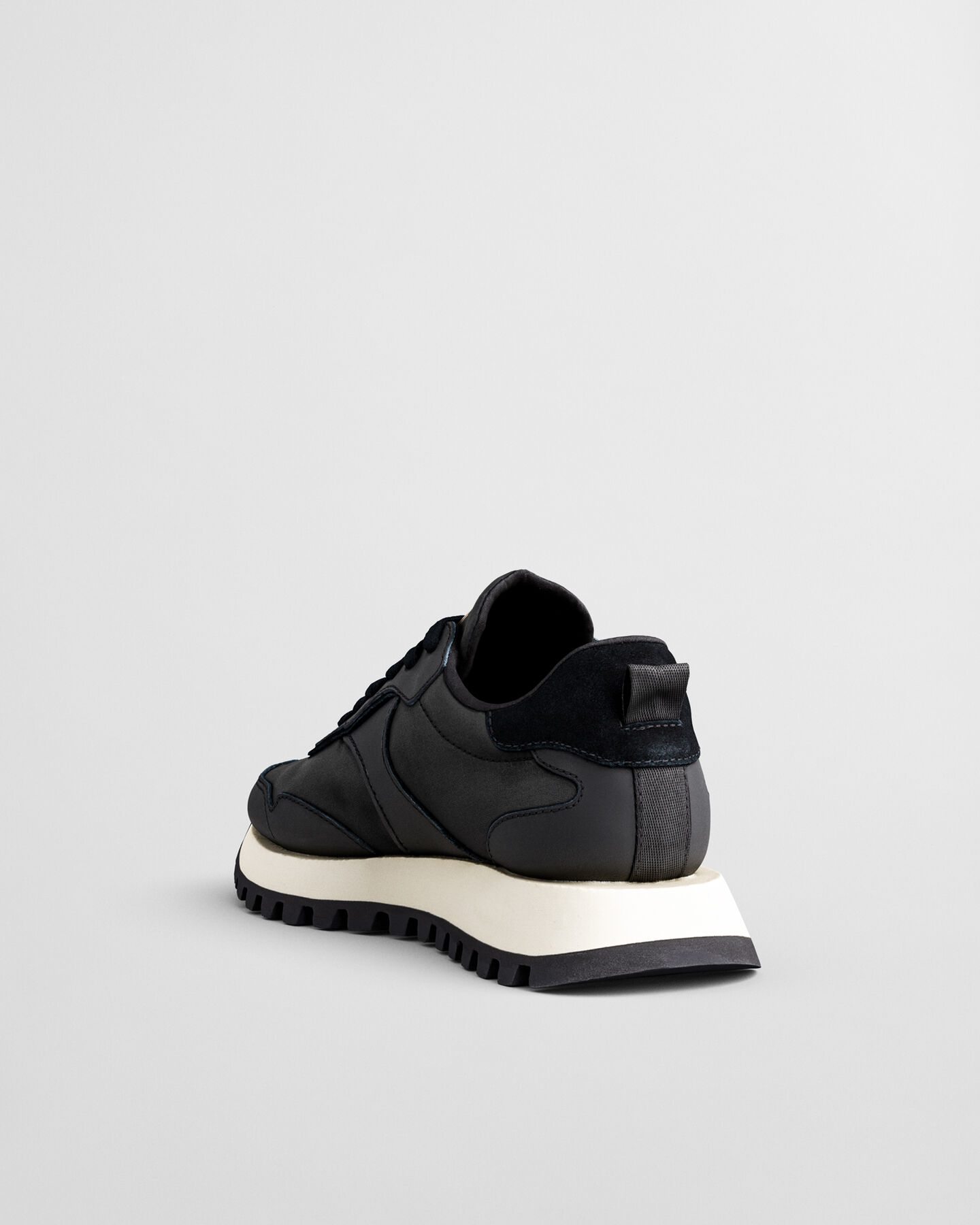 Caffay Sneaker aus Veloursleder und Satin