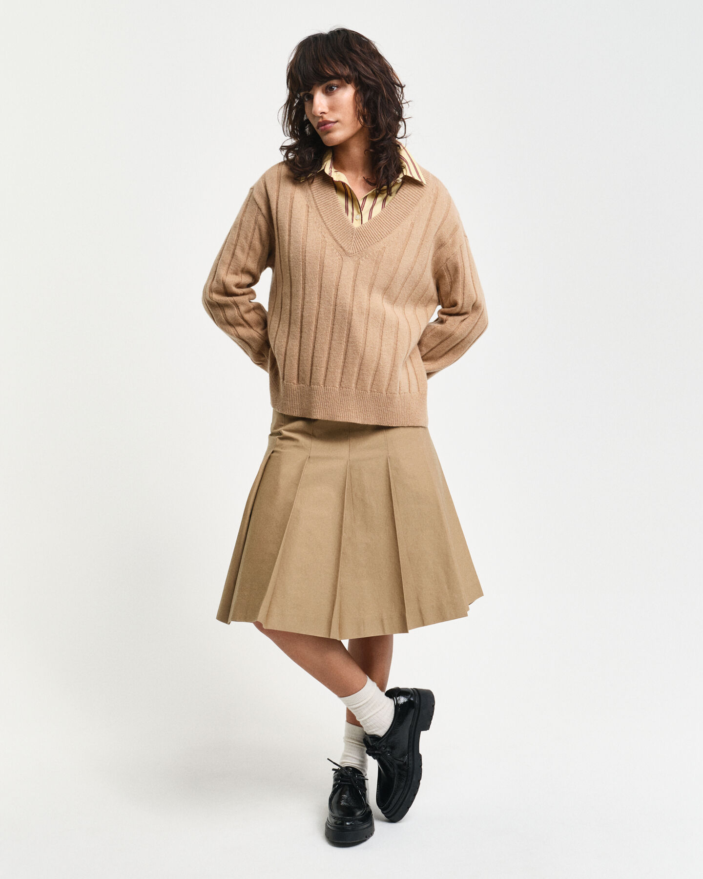 Breit gerippter V-Neck Wollpullover