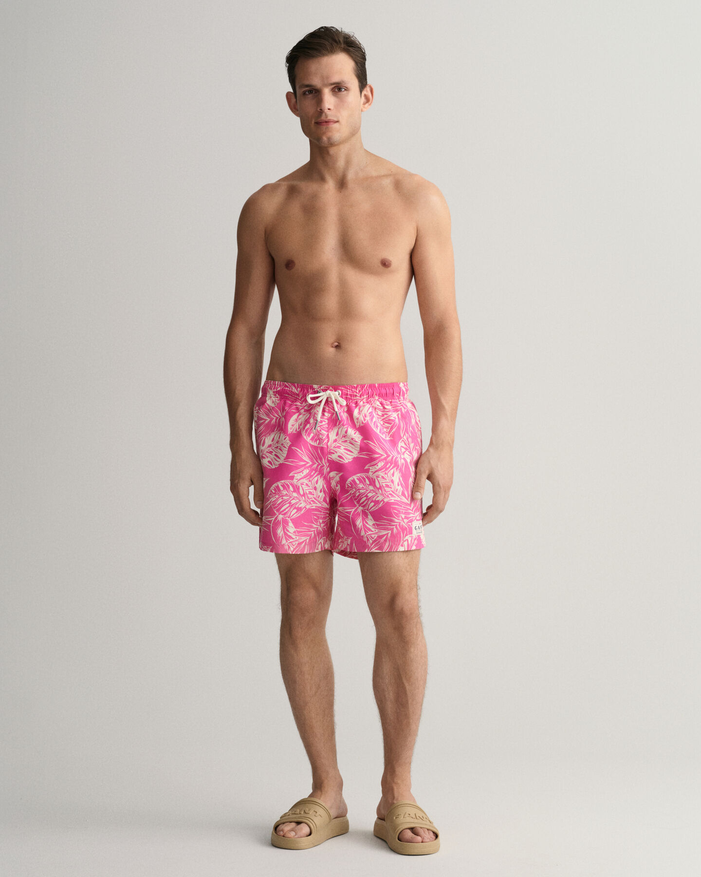 Classic Fit Tropical Leaves Badeshorts mit Print