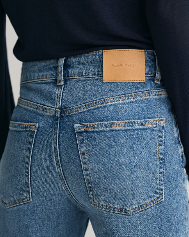 Jeans mit ausgestelltem Bein