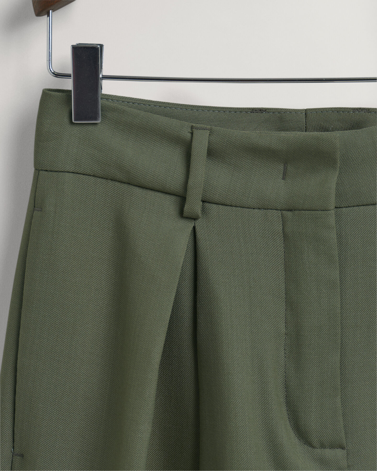 Hose mit Bundfalten und weitem Bein