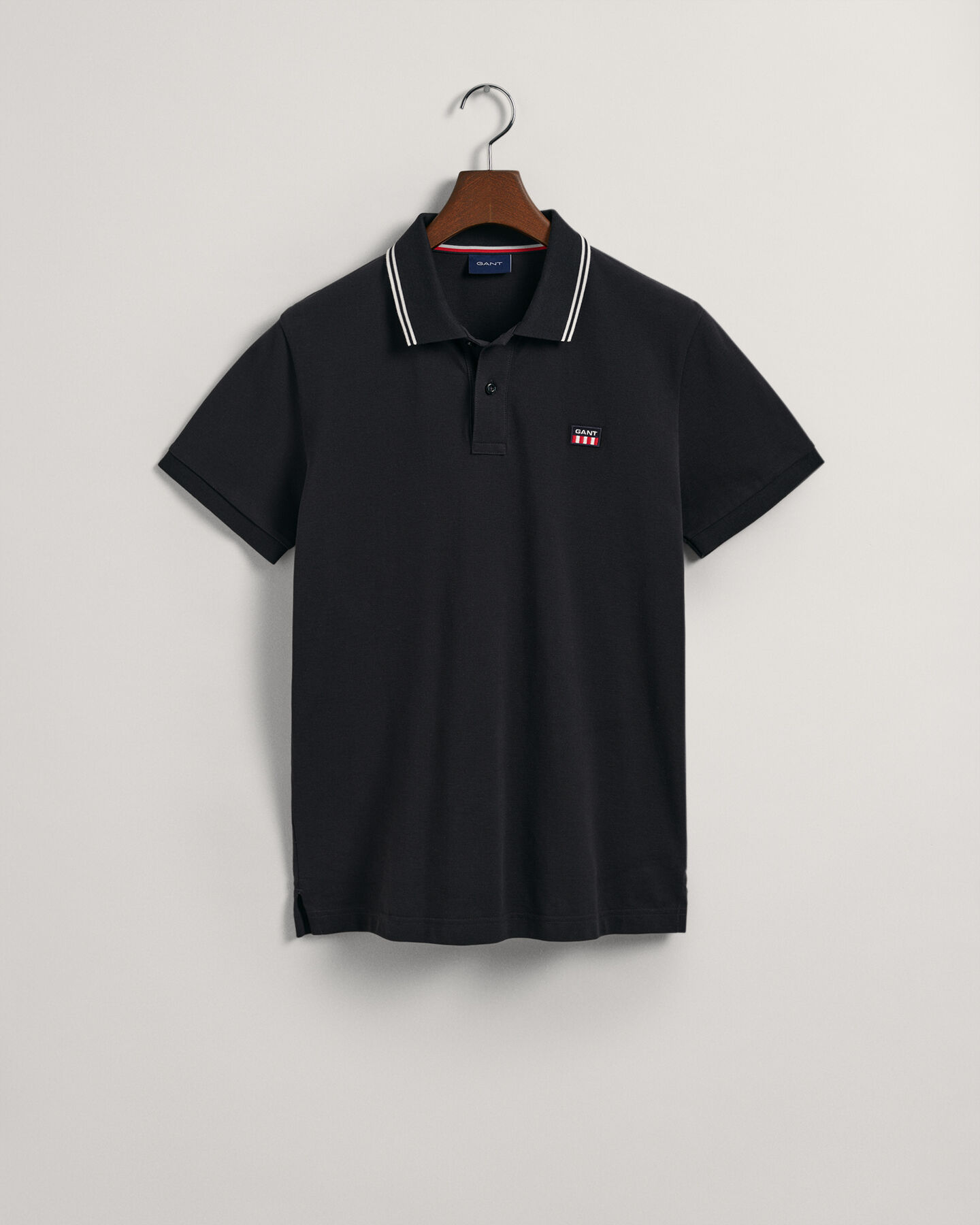 Gestreiftes Piqu&eacute; Poloshirt mit Kontrastkragen