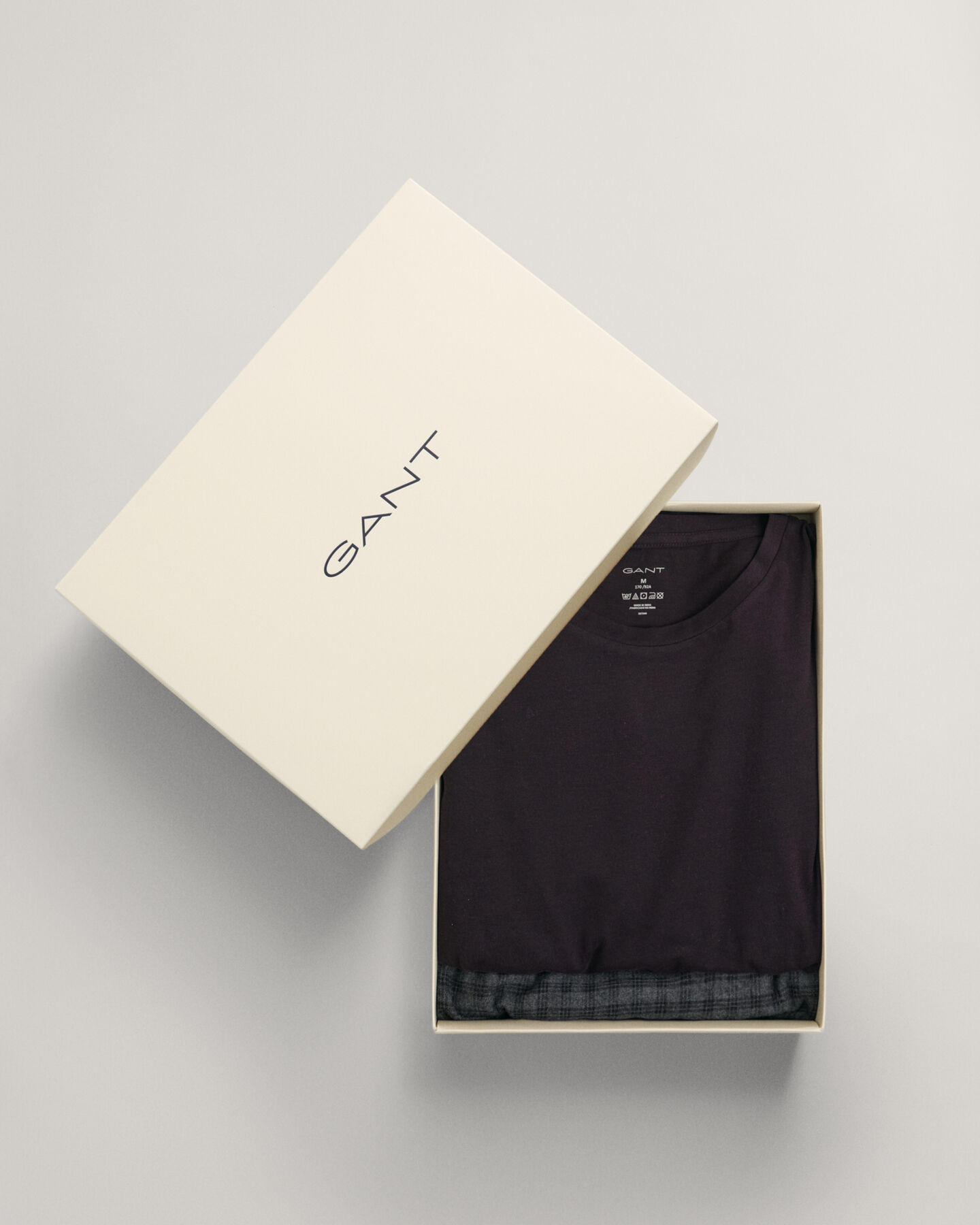 Flanellpyjama mit T-Shirt & Hose in Geschenkbox