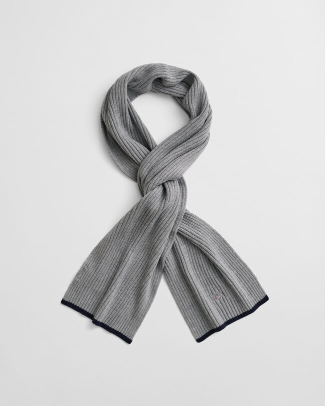 Essential Beanie und Schal im Geschenkset