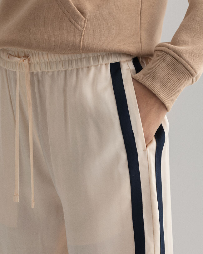 Pull-On Hose aus Satin