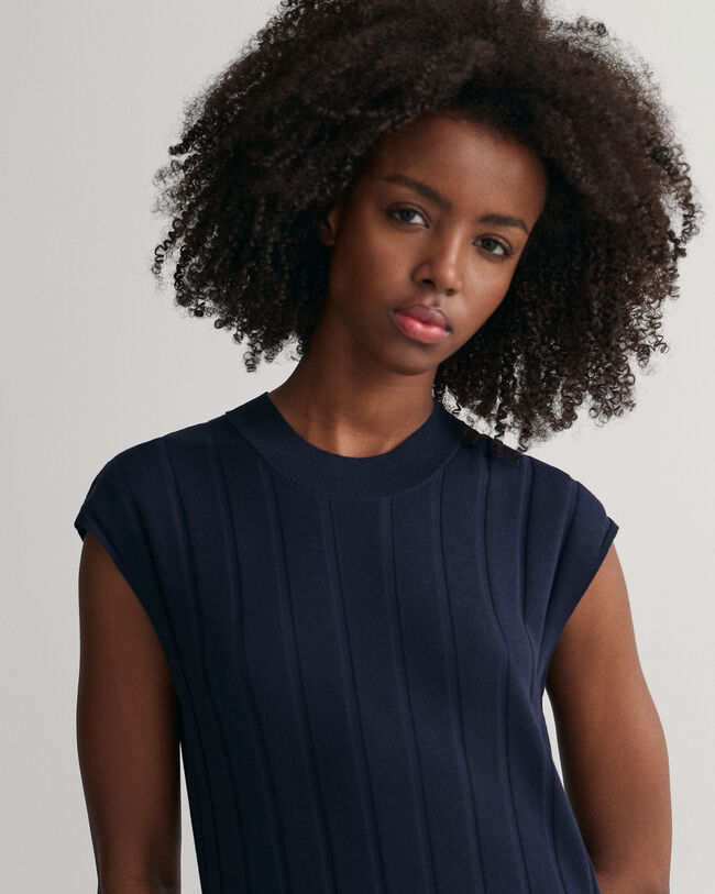 &Auml;rmelloses Rippstrick Rundhalskleid