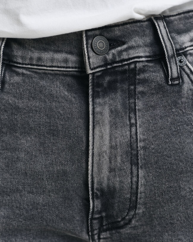 Slim Fit Jeans mit schwarzer Waschung