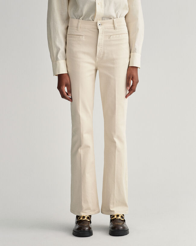 Color Jeans mit ausgestelltem Bein