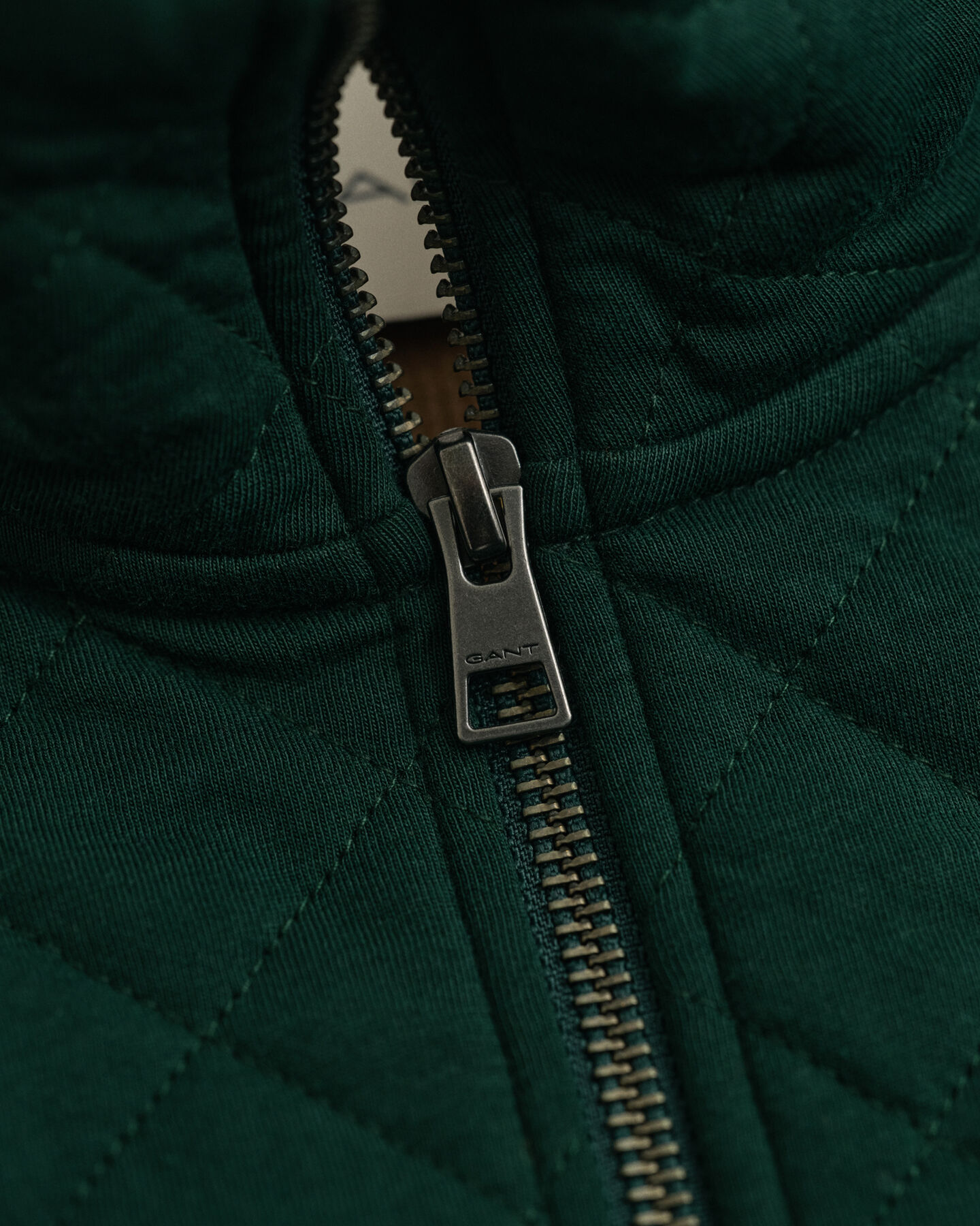Gesteppte Sweatjacke mit Reißverschluss und Cord-Kragen